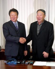 김응용(오른쪽) 삼성구단 사장과 선동열 감…