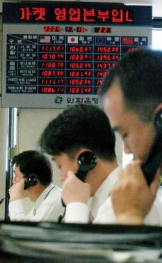 원·달러 환율 1100원대가 무너진 15일 서울…