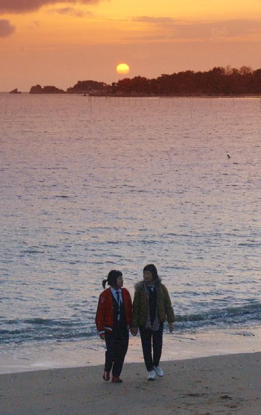 바다는 자유다. 바다는 출발이다. 고3 스트레스는 날려버리고, 미래에 대한 계획을 세우기에 해질녘의 바닷가가 좋다. 사진은 서해안 용유해변.