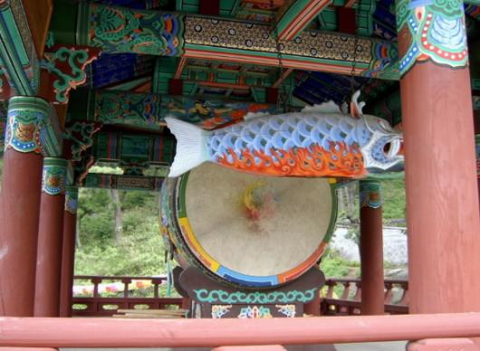 강화 석모도 보문사에 있는 법음루에 있는 거다란 북.