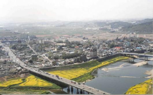 소설의 배경인 구한말 때 이곳 영산포는 하…