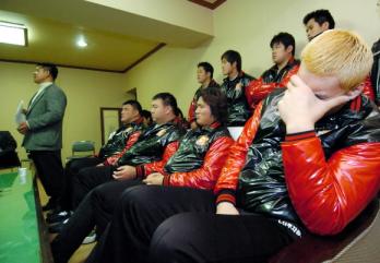 테크노 골리앗’ 최홍만(오른쪽)이 29일 서…