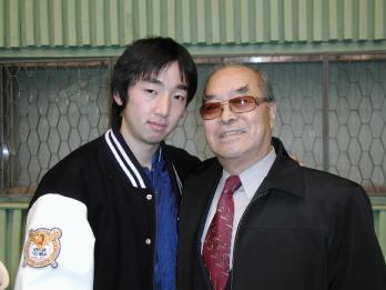 장갑진(오른쪽)감독과 손자.