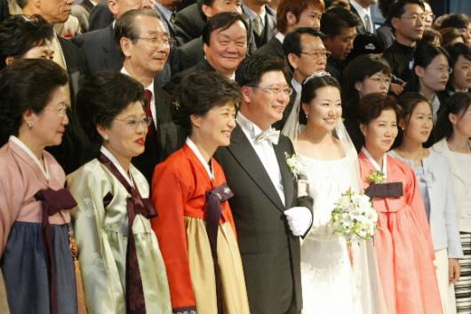 박정희 전 대통령의 외아들인 지만씨와 서향…