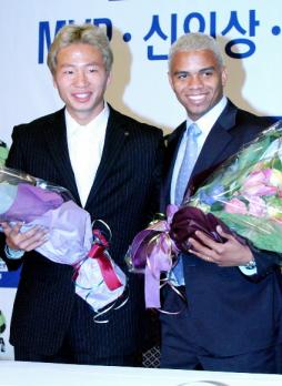 올시즌 프로축구 수원을 정상으로 이끈 브라…