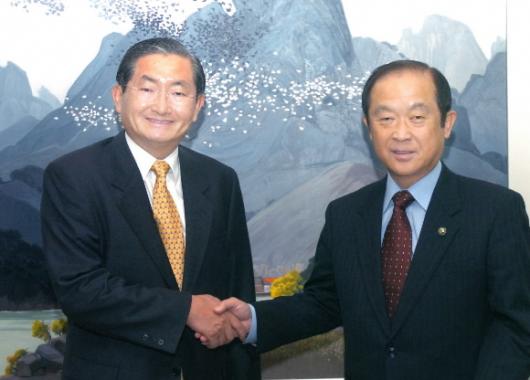 채수삼(왼쪽) 서울신문 사장이 20일 일본 구…