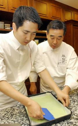 이재영(왼쪽)씨가 ‘베이커리의 명장’ 김영…