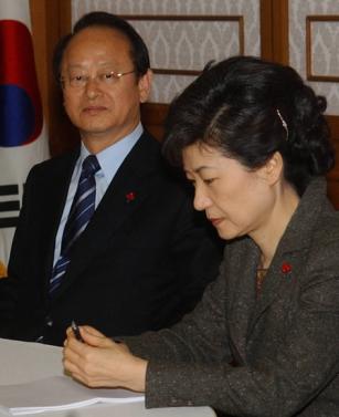 26일 여야 4인 대표회담의 불투명한 전도를…