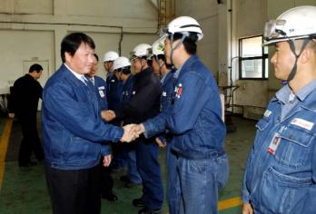 *최태원(왼쪽) SK㈜ 회장이 지난 29일 울산…