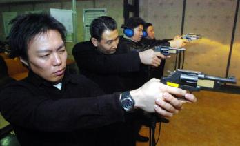 범죄자를 효과적으로 제압하면서도 인명 살…