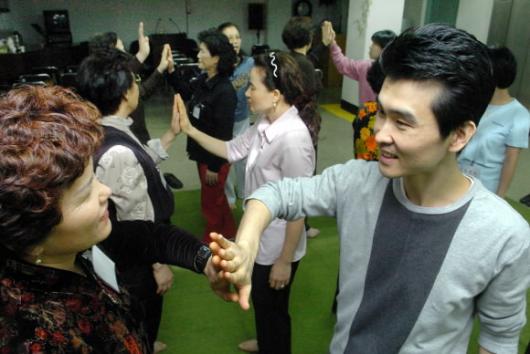 무역회사에 다니는 장동현(오른쪽·38)씨가…