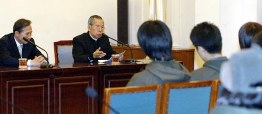 김수환 추기경이 지난 17일 서울시청에서 그…