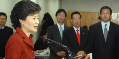 한나라당 박근혜 대표가 19일 오전 서울 염…