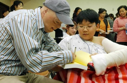 전신화상을 극복한 미국인 조엘 소넨버그가…