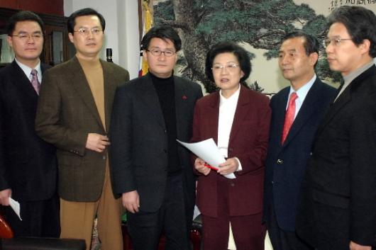 23일 민주당 신낙균(왼쪽 4번째) 대표권한대…