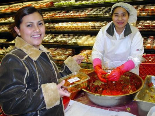 미국인 주부 마릴린 마르티네스(왼쪽)가 한…