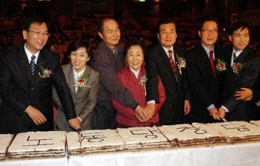 민주노동당 의원과 외부 인사들이 28일 국회…