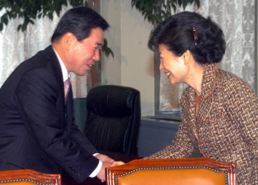 김진표 교육부총리가 1일 한나라당 박근혜 …
