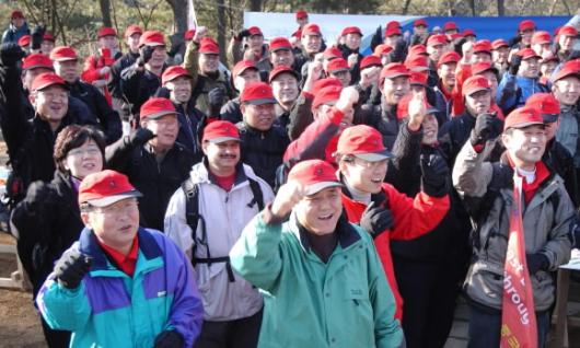 LG전자 김쌍수(앞줄 오른쪽)부회장과 임원 …