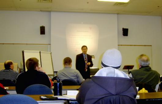 앨버타대 평생학습단과대에 등록,판매기술 관련 강의를 듣고 있는 학생들.강사나 학생들은 모두 직장인으로,하루 일과를 마치고 저녁 7시에 강의실에 모였다. 에드먼턴(캐나다 앨버타주) 전경하특파원