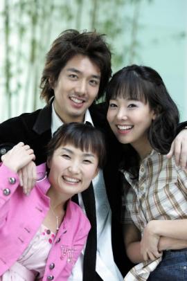 ‘귀엽거나 미치거나’의 주요 출연진. 왼쪽…