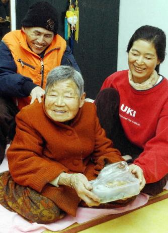 노숙자 지원시설에서 생활하고 있는 정운홍…