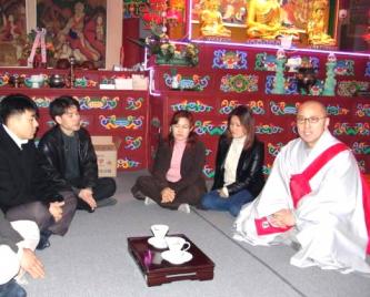 27일 오전 충북 옥천 대성사 대웅보전에서 …