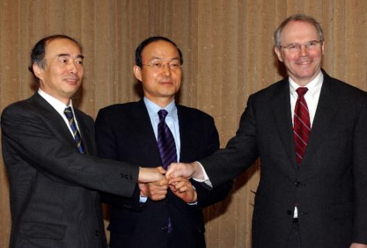 6자회담의 한·미·일 수석대표인 송민순(가…