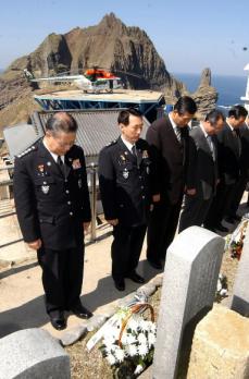 허준영(왼쪽) 경찰청장이 19일 경찰 총수로…