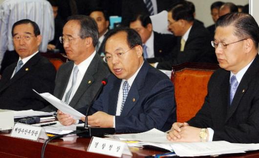 25일 열린 국회 ‘독도특위’에서 오거돈(오…