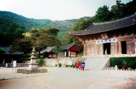 전라북도 변산의 내소사 전경. 백제 때 창건…