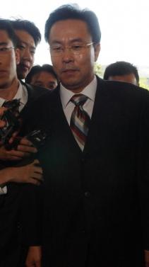 유전개발 투자의혹 사건의 핵심 인물로 지목…