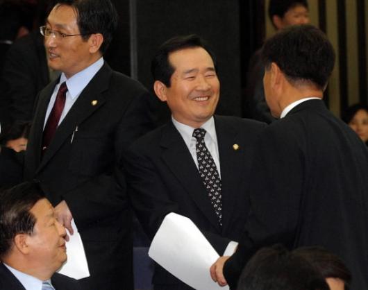 26일 국회에서 열린 열린우리당 의원총회에…