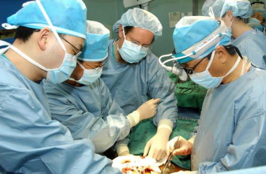 삼성서울병원에서 연수 중인 몽고메리(중앙…