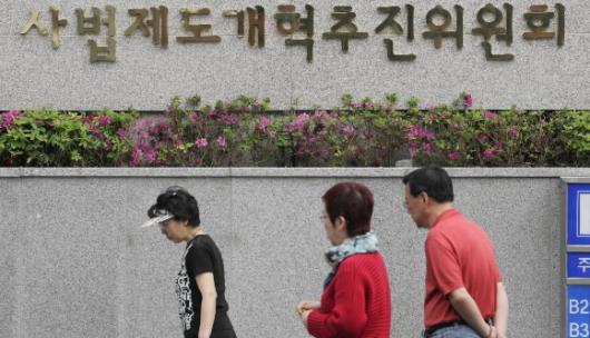 평검사들이 강력히 반발하는 가운데 형사소…
