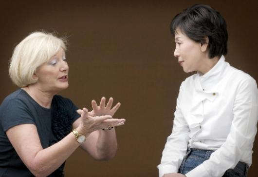 연출가 글렌 월포드(왼쪽)와 배우 손숙.