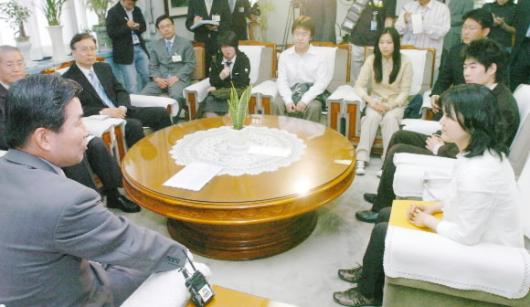 김진표 교육부총리가 9일 서울 정부중앙청사…