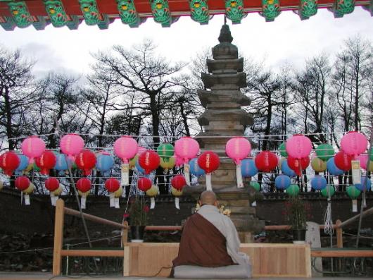 산불로 사라진 낙산사 원통보전을 뒤로 한채…
