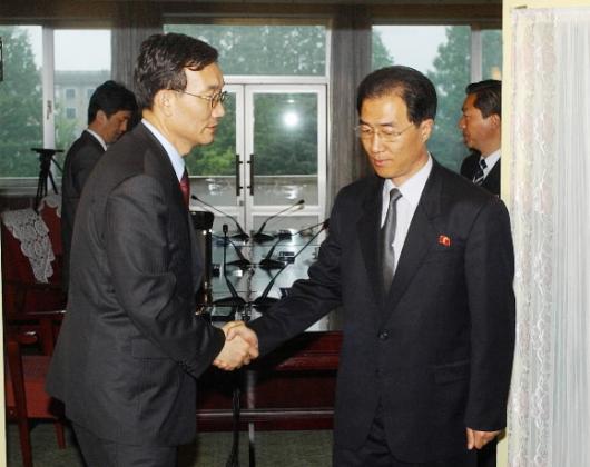 남북 차관급회담의 이봉조(왼쪽) 남측수석대…