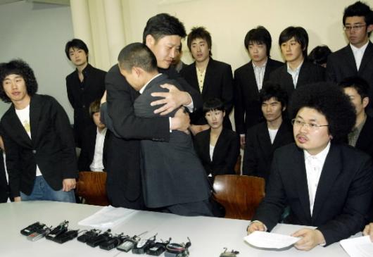 18일 오후 SBS 공개홀에서 '이면 계약' 문제…