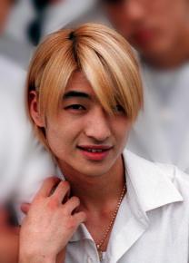 손호영