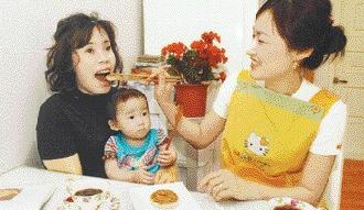 블루버드 김항아씨(오른쪽)가 친언니 같은 시어머니께