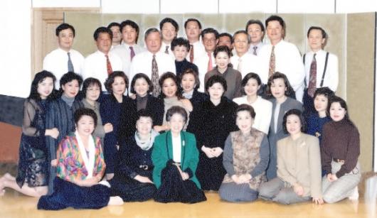 지난 1994년 11월21일 고 최종현(맨 뒷줄 왼쪽에서 다