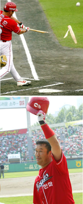 2003년 6월 23일 현대전 2회초 방망이가 부러지는 강력한 파워스윙을 하고 있는 장종훈.그는 6회까지 3타석 연속 안타를 기록했다(사진 위). 2004년 6월 13일 LG전에서 만루홈런을 날린 뒤 팬들의 환호에 답하고 있는 장종훈. 서울신문 포토라이브러리