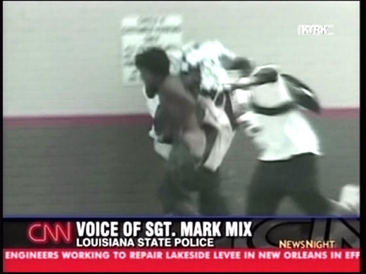 약탈을 자행하는 난민들