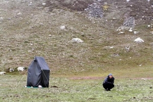 북한女, 대소변 2톤 모아오라는 지시에…