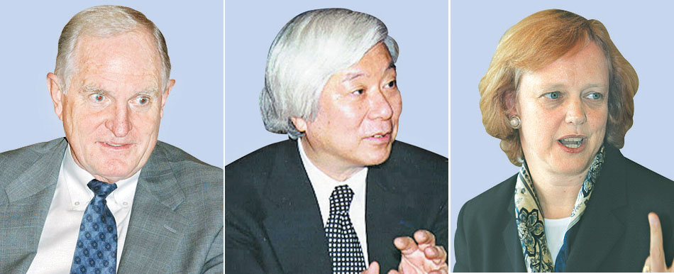 배럿 인텔 회장, 요시카와 日산기연 소장, 휘트먼 e베이 사장.(왼쪽부터)