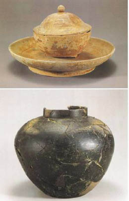 전남대 발굴 나주 복암리 녹유잔탁. (위)  공주대 발굴 천안 용원리 흑색마연토기 (아래) 