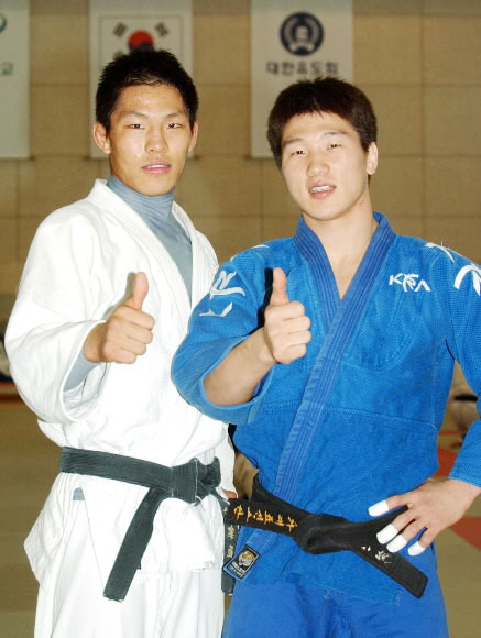 이원희(사진 오른쪽)와 김재범