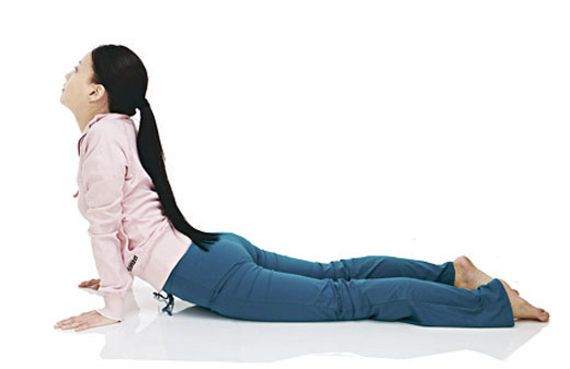 6.상체 펴기   5의 자세에서 상체를 일으켜 몸을 쭉 펴준다.  